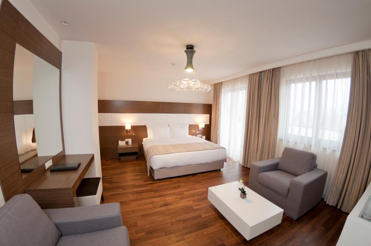 Hotel Dukagjini Peje Bagian luar foto