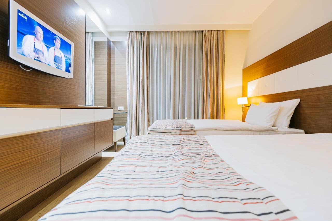 Hotel Dukagjini Peje Bagian luar foto
