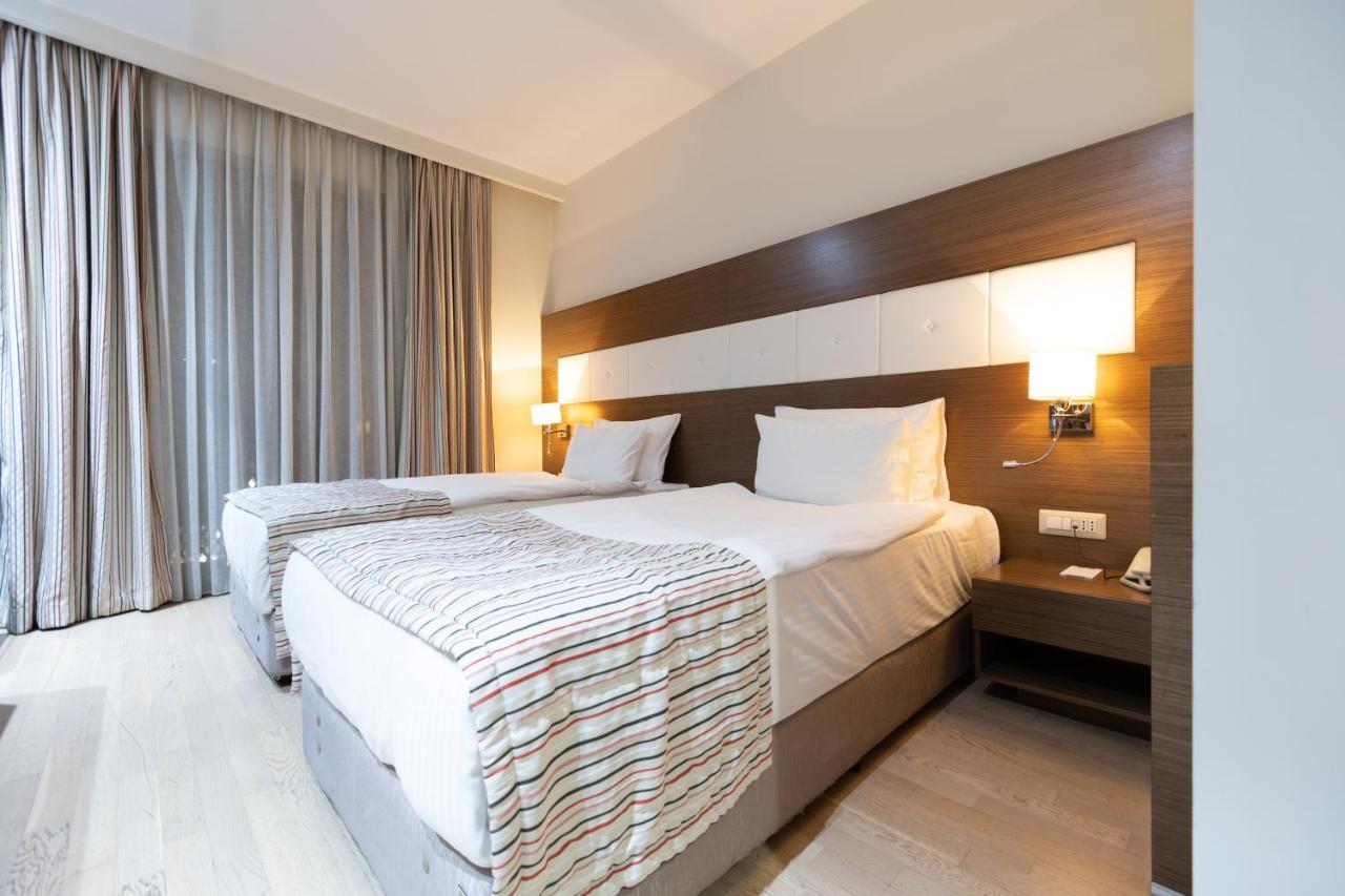 Hotel Dukagjini Peje Bagian luar foto