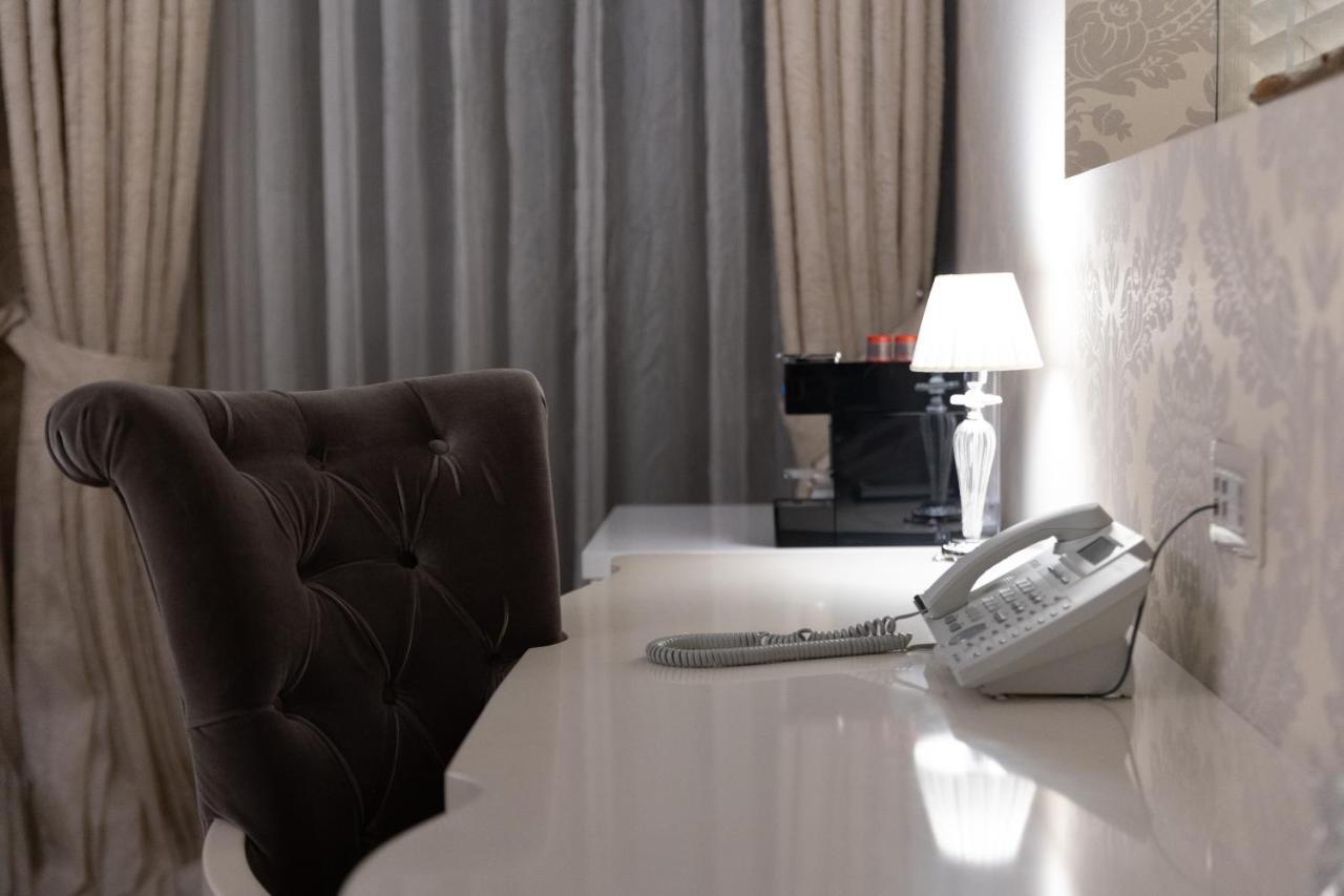 Hotel Dukagjini Peje Bagian luar foto