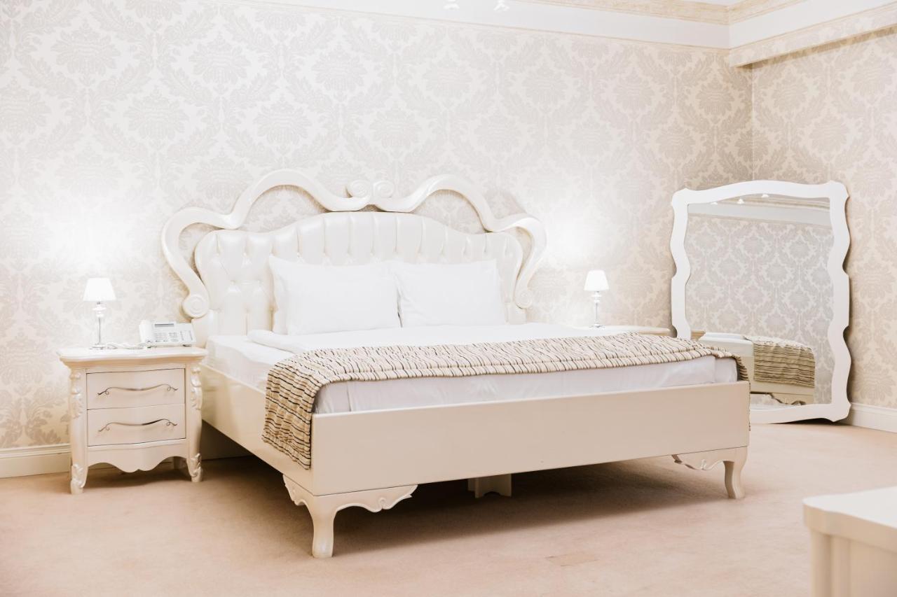 Hotel Dukagjini Peje Bagian luar foto