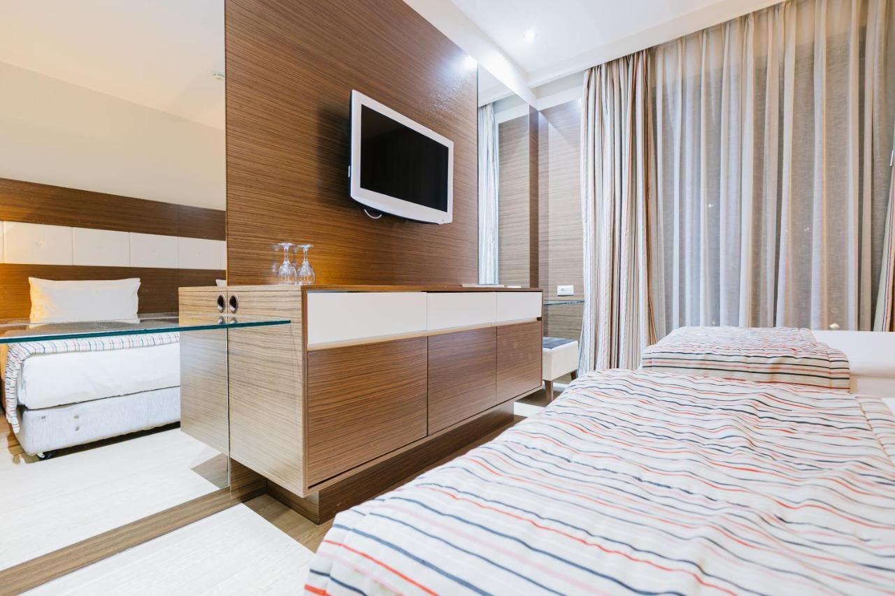 Hotel Dukagjini Peje Bagian luar foto