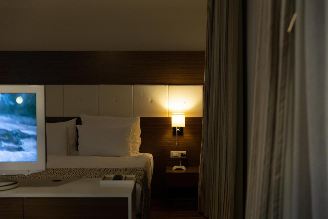 Hotel Dukagjini Peje Bagian luar foto
