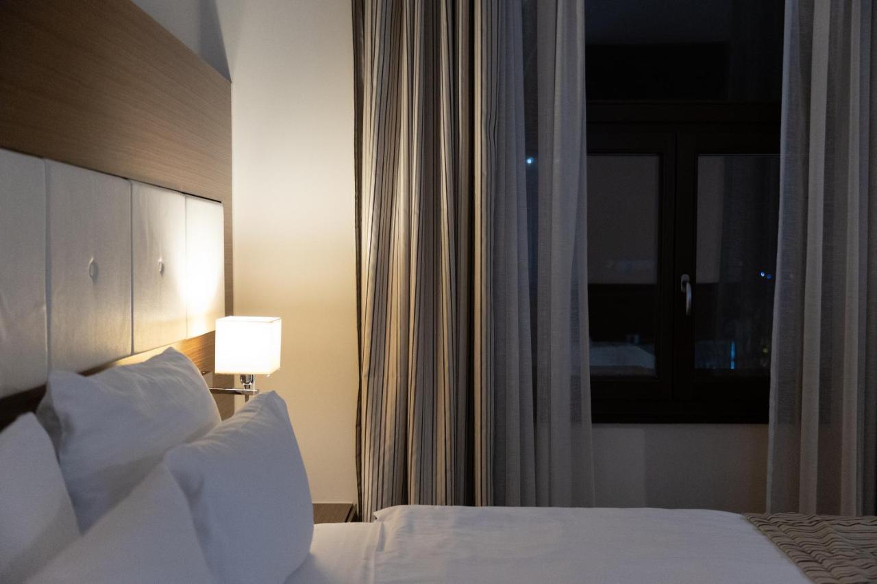 Hotel Dukagjini Peje Bagian luar foto