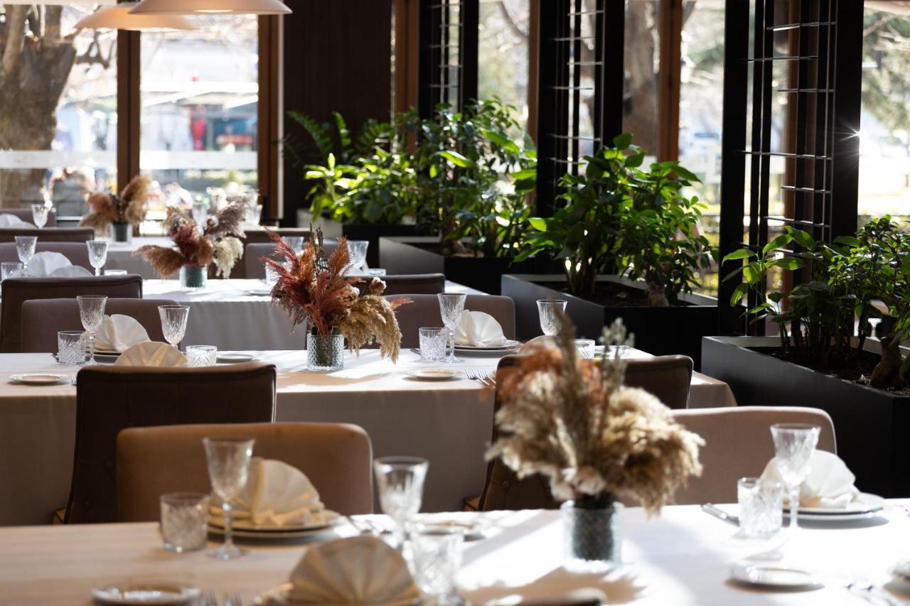 Hotel Dukagjini Peje Bagian luar foto