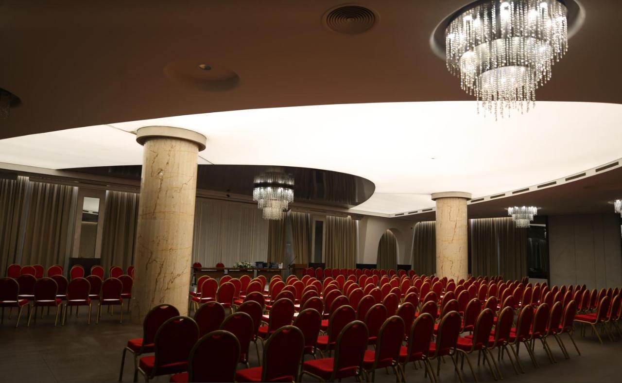 Hotel Dukagjini Peje Bagian luar foto