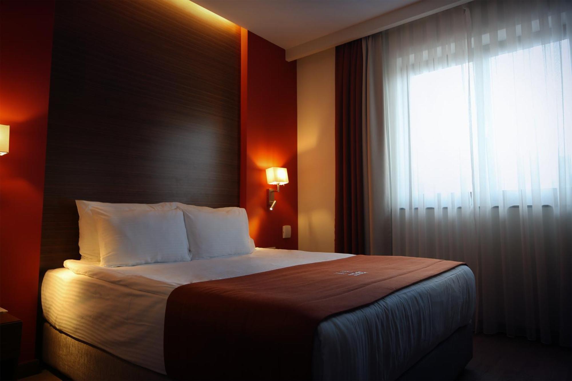 Hotel Dukagjini Peje Bagian luar foto