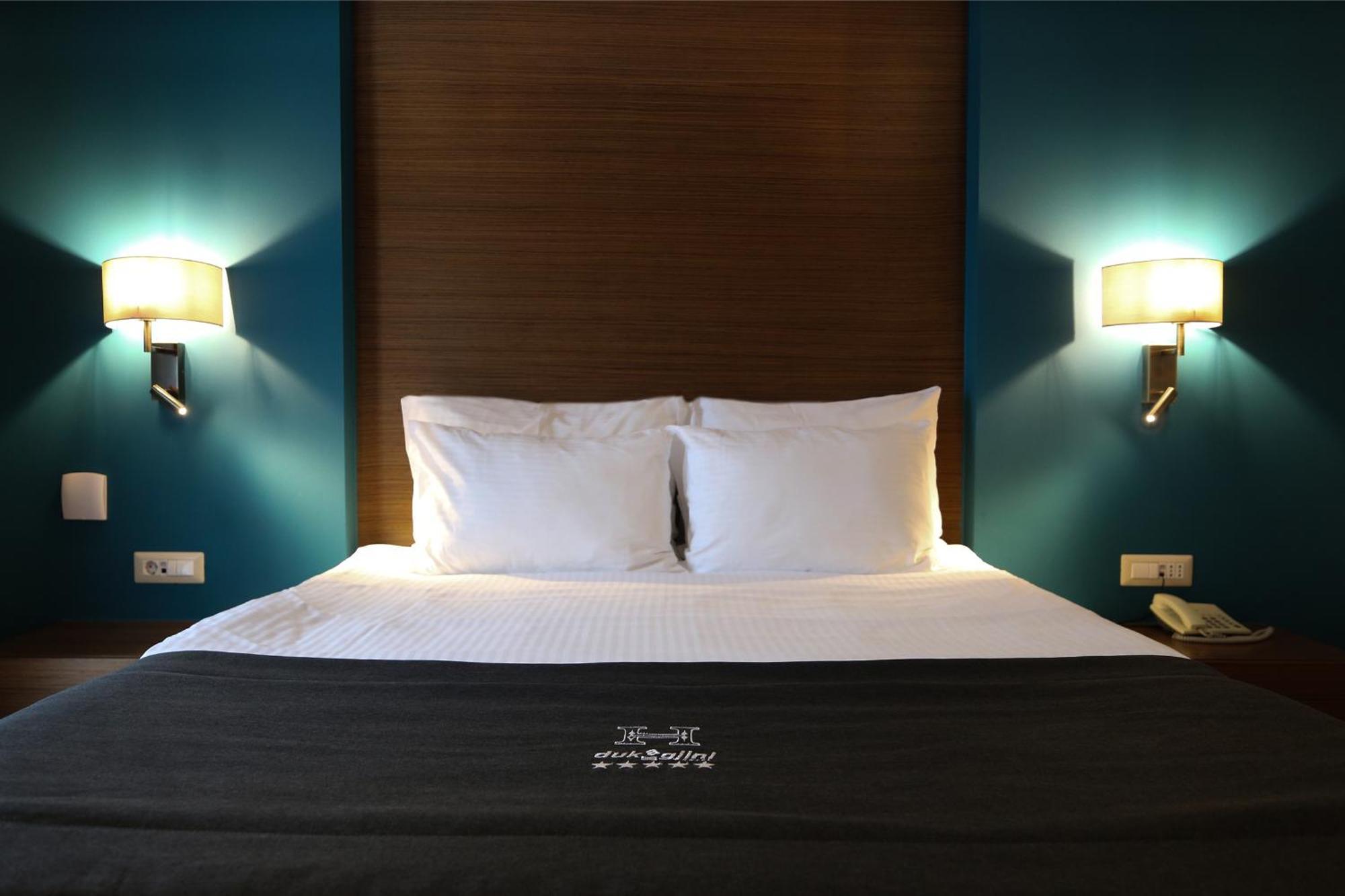 Hotel Dukagjini Peje Bagian luar foto